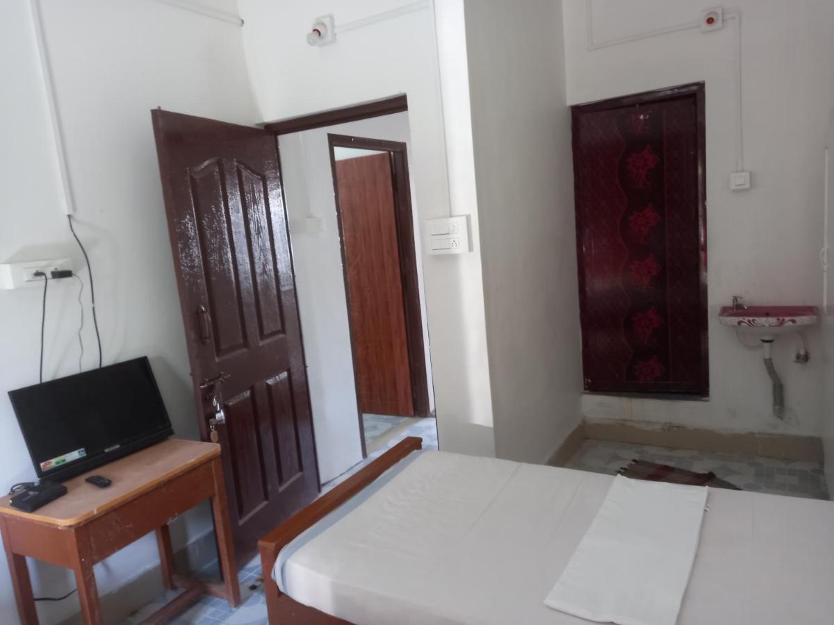 Parisha Residency- Temple Side Hotel Csidambaram Kültér fotó