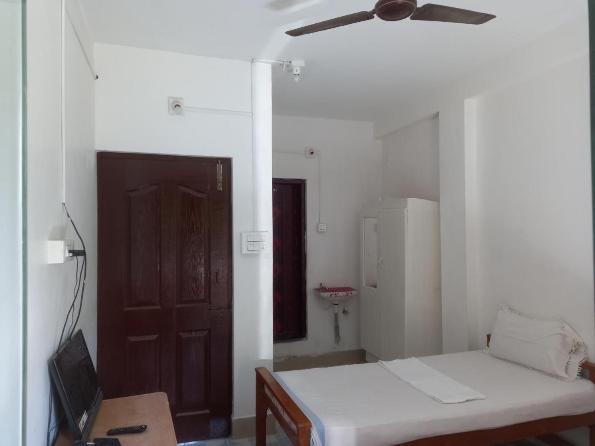 Parisha Residency- Temple Side Hotel Csidambaram Kültér fotó